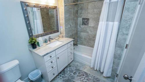 Beautiful, Modern Getaway in Historic Downtown Beaufort - Foto 3