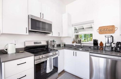 2025 Built Single-Level 2BR Serene Home with 2 AC - Foto 17