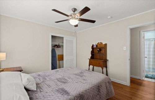 Cozy Home Across from Base, Close to Airport & Beaches - Photo 4
