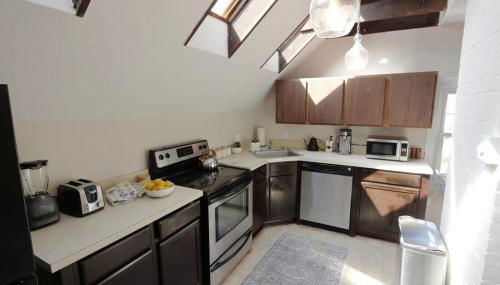 New Cabin in the Clouds Easy Downtown Access with Parking - 1 bedroom - Foto 5