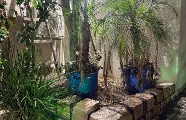 Apto surfe perto de tudo, mercado, barzinhos, farmácia, shopping - Foto 9