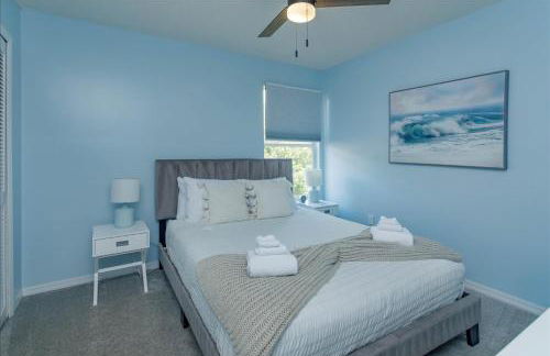 Lovely 4 Bed Oasis In the mix of everything - Photo 14