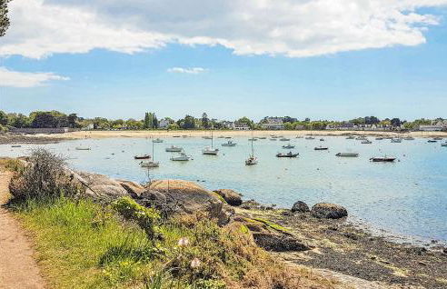 Gorgeous Apartment In Concarneau - Photo 30