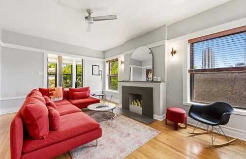 Steps to the Lakefront! This Uptown Beauty is Everything You Need for a Perfect Chicago Getaway condo - Foto 1