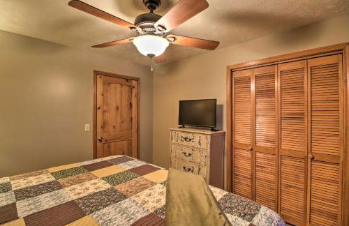 Charming Cabin with Hot Tub, Fire Pit and Views! - Foto 20