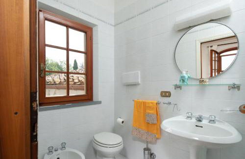 Exclusive 1970s villa with pool and garden by VacaVilla - Foto 23