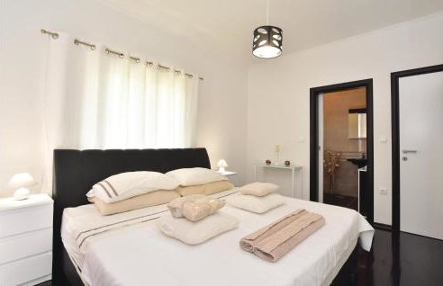 Lovely Home In Rumin With Kitchen - Foto 35