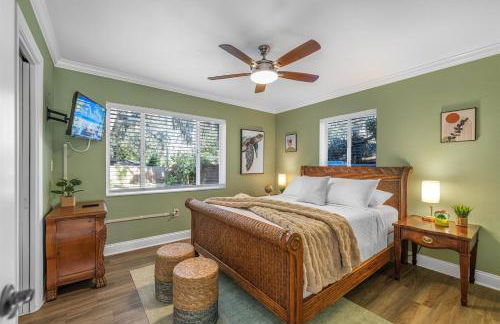 Stunning Gem Home w Heated Salt Pool & Game Room - Foto 49