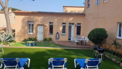 Casa con jardín a 30 metros de la playa. VC. - Foto 2, Garden