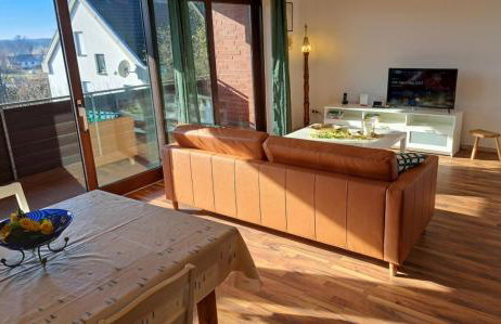 Apartment in Hanglage mit Garten und Balkon - Foto 2