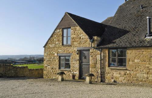 Dusty's Stable - E4751 - Photo 1