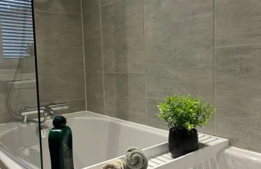 Kingfisher Lodge - Lakeside Lodge With Hot Tub - Foto 26