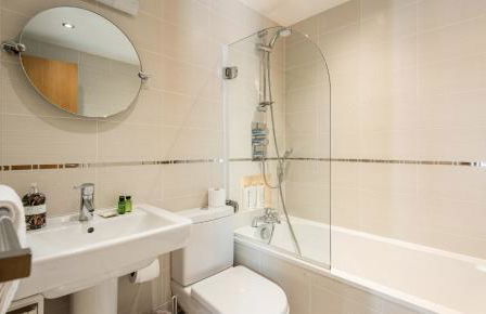 Modern contemporary home in beautiful setting - Foto 57