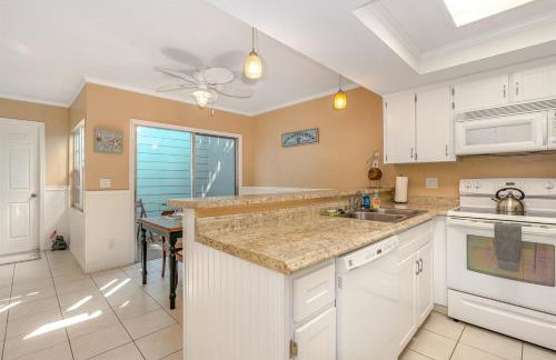 STEPS from Flagler Avenue! Charming Home with Private Garage and Full Kitchen! - Foto 5