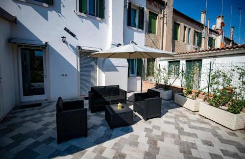 YELLOW GARDEN - Photo 4