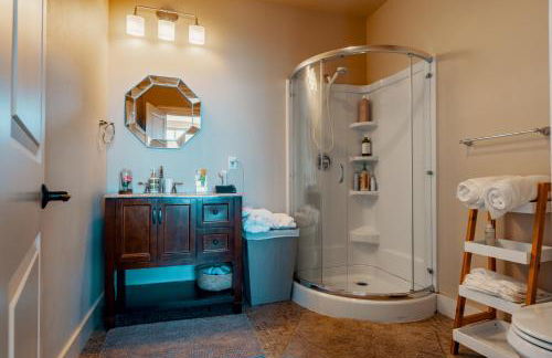 Stunning House with Views of Puget Sound! Ideal for Family Reunions - Photo 98