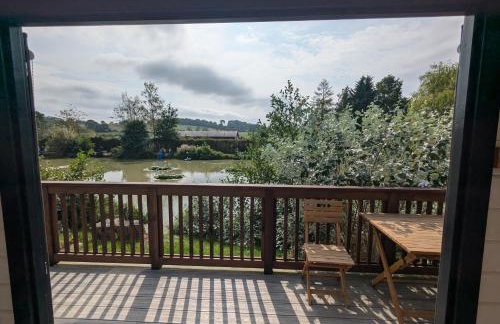 Beautiful Open Plan Lakeside Lodge, Shearsby - Photo 27