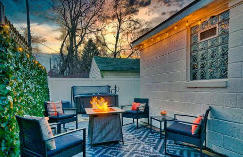 Beautiful Modern home with all year use HOT TUB, Pool table, Game room, & Propane fire pit!! - Foto 4