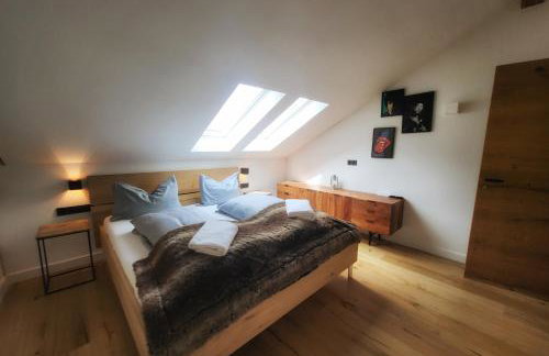 stylische Alpenlounge mit Pool, Blockhaus-Sauna und Jacuzzi für bis zu 12 Personen - Foto 9