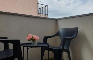 City heaven,self check in, with free parking - Foto 32