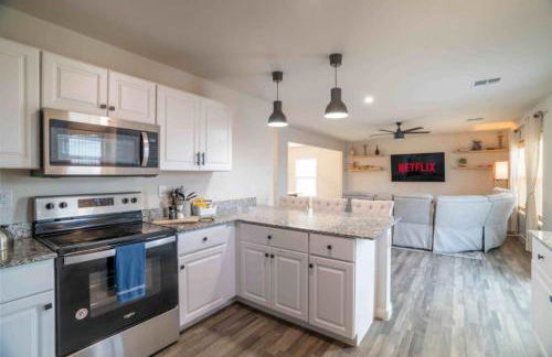 Modern 4BR home in Casa Grande 65 inch TV - Foto 10