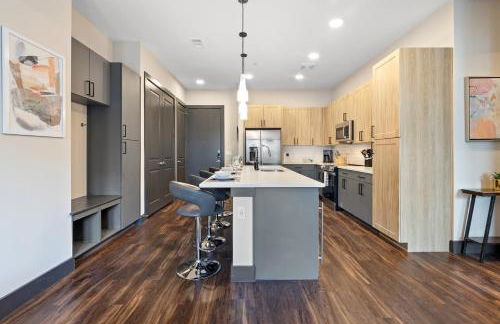 Modern Comfort North Austin with Balcony and Workspace - Foto 16