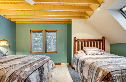 Private Peninsula! Laurel Lake Retreat with 3 Piers - Foto 23