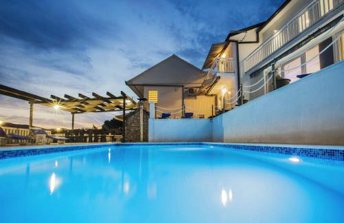 Holiday home Leko with outdoor pool and hot tub , can fit 22 people - Foto 1