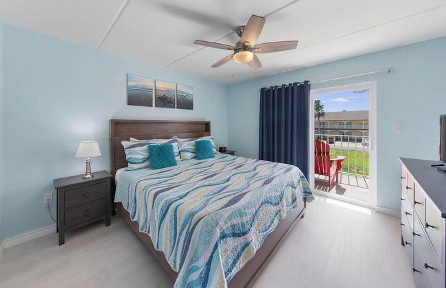 Modern Retreat, Block to Beach w Pool & Balcony - Foto 3