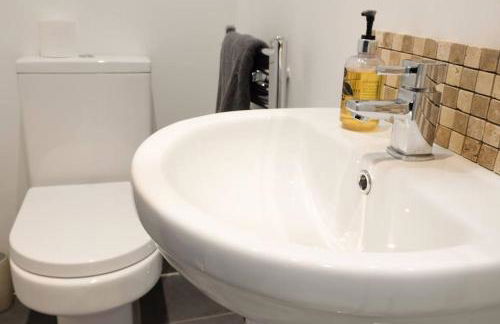 Spacious two bedroom, two bathroom Beach Nest with garden - Foto 31