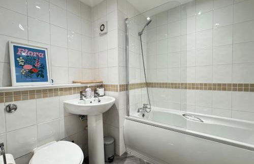 Coastal 2 Bathroom Apartment, Free Parking - Foto 13
