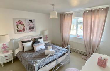 Grade II Listed Farmhouse, Pool, Hot Tub, Games Room, Celebration Hall, Car Park, 10ppl, 45 min from Central London - Foto 79