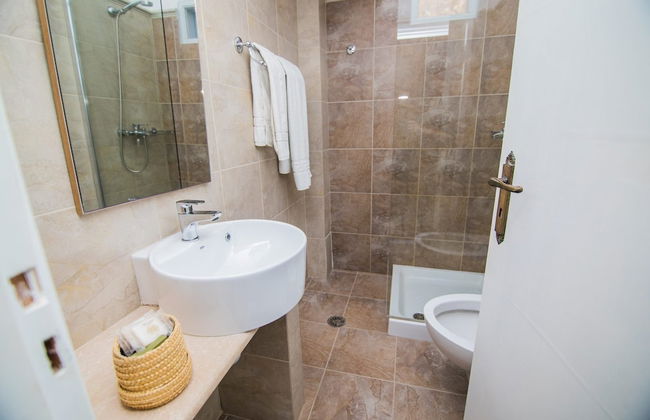 Niriides Hotel & Apartments - Photo 39