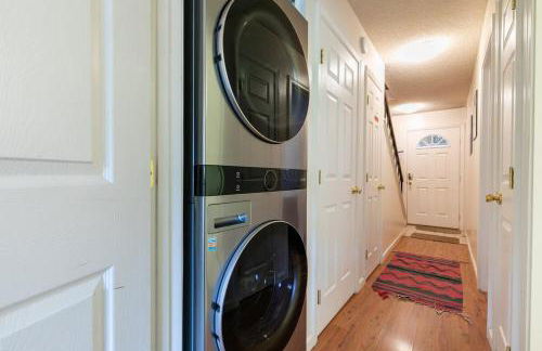 2BR Townhome Walk to Beach or Trails - Foto 16