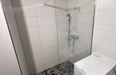 Gemütliche Ferienwohnung mit 1 Schlafzimmer, Wohnzimmer mit Schlafcouch & voll ausgestattete Küche - Foto 9