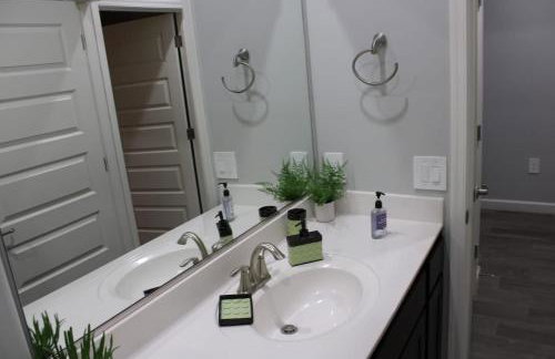 Modern Desert Retreat with and Mountain View - Foto 21