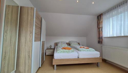 Komfortable 90 qm Ferienwohnung Berta mit 3 Schlafzimmern Küche Balkon Wohnzimmer mit großem LED TV InternetWiFi Flatrate und kostenlosen Parkplatz inklusive in Brilon Madfeld mit Rechnung - Foto 2