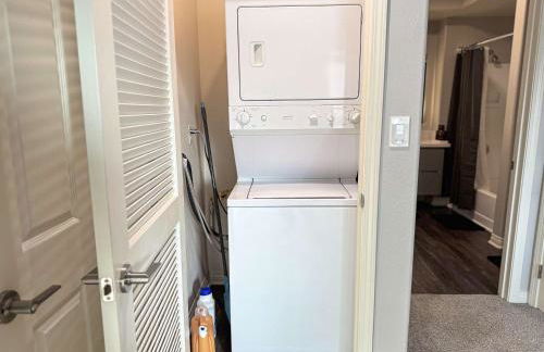 Bright & Spacious in Iconic LA Neighborhood Free parking - 10mins to Cedars - Photo 25