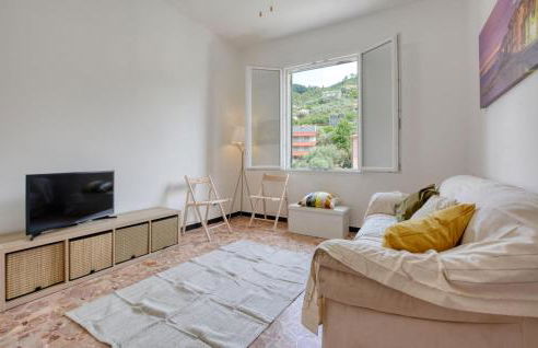 2 Bedroom Beautiful Apartment In Moneglia - Foto 1