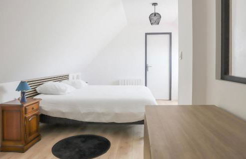 Amazing Home In Runan With Wifi - Photo 10