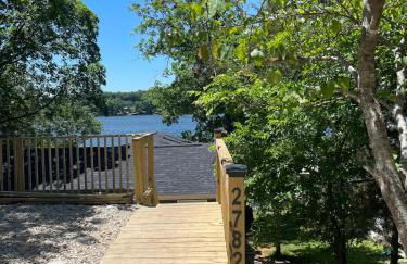Newly remodeled waterfront home - Photo 7