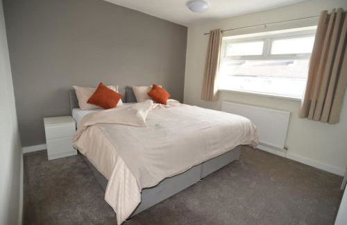 3 Bedrooms, Spacious, off road parking, Minimum 2 Nights - Foto 3