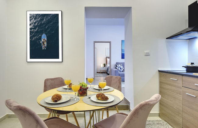 D&A Central Luxury Apartments - Photo 56