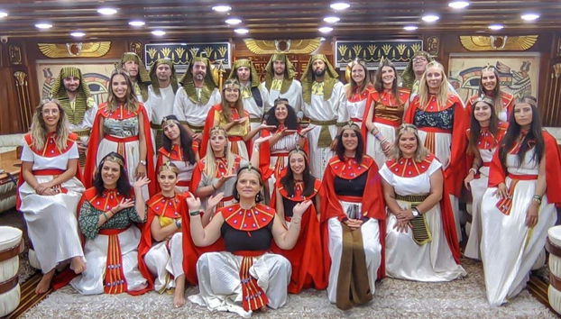 Dress up as a king or queen of ancient Egypt