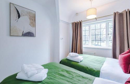 Stylish 4 Bedroom Home in Port Sunlight with 7 Beds Perfect for Business Bookings and Groups - Foto 79