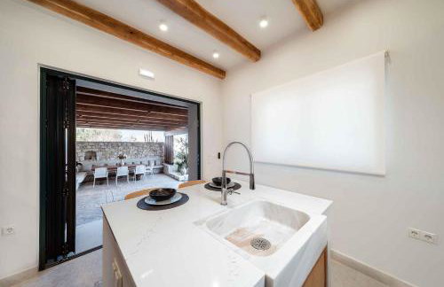 SunKeramos Retreat - "Free" Heated Pool Private Villa - Foto 13