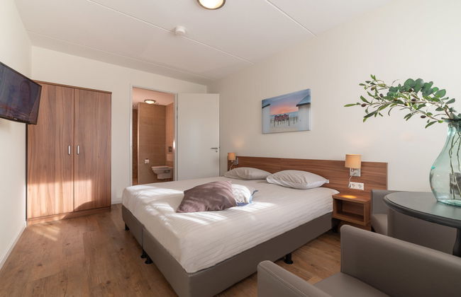 4 bedroom House in Colijnsplaat with garden and terrace - Photo 16