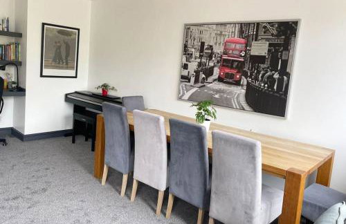 Green Haven Villa - 4BR Spacious House with Hot tub, Ample Parking, Air Condition, WIFI, Netflix, Patio & Garden - Foto 16