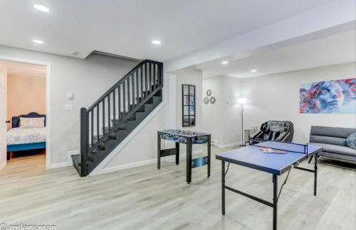 The Hut House 3BR 3BA Game Room Massage Chair - Foto 46