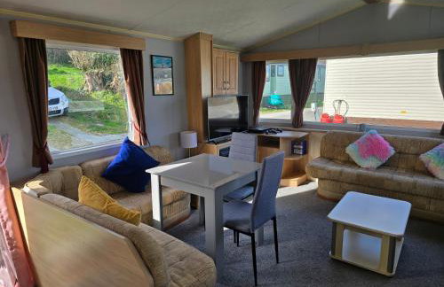 Light and Airy 2 Bedroom Mobile Home - Foto 4